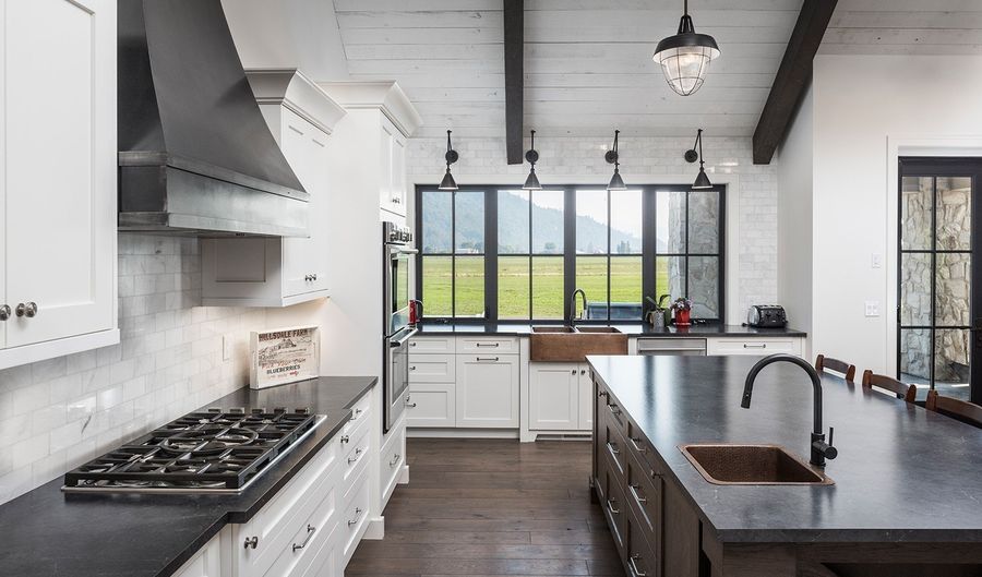 2713 S Forty Ln, Adel, IA 50003 - 5 Beds, 5 Bath