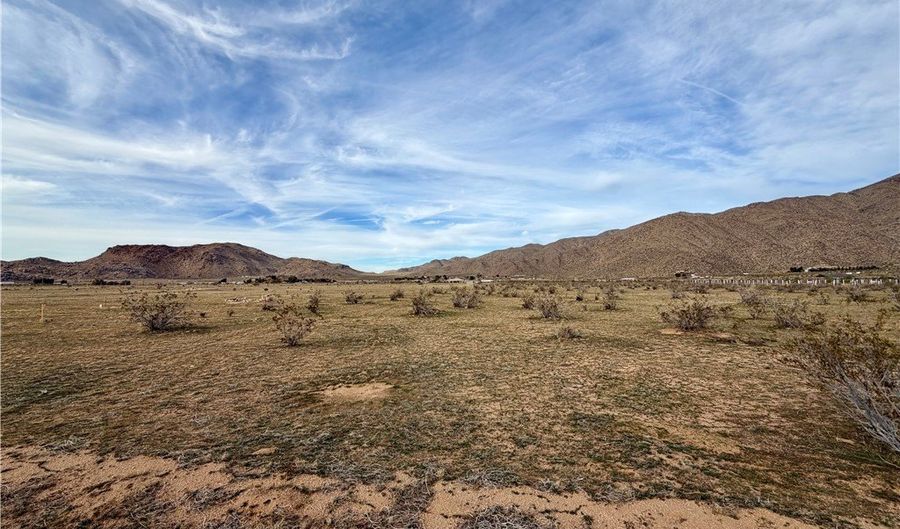 26000 Las Piedras, Apple Valley, CA 92308 - 0 Beds, 0 Bath
