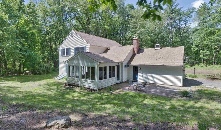 13 Holt Rd, Amherst, NH 03031 - 4 Beds, 3 Bath