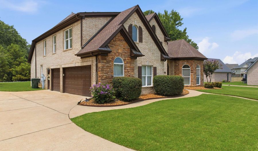 4819 NOB HILL Dr, Bartlett, TN 38002 - 5 Beds, 5 Bath