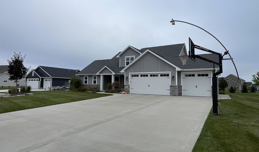 6860 W DESIGN Dr, Appleton, WI 54942 - 5 Beds, 4 Bath