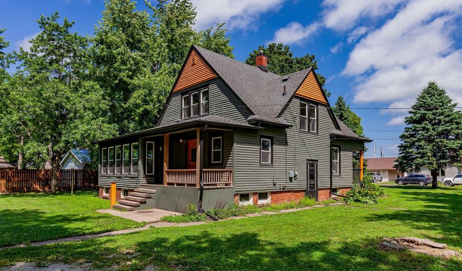 605 Cottage St, Adel, IA 50003 - 3 Beds, 2 Bath