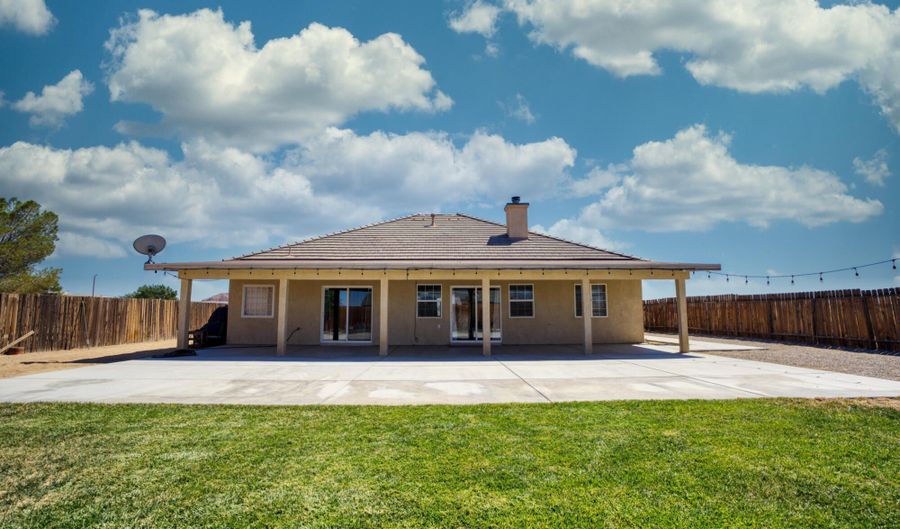 9661 Redwood Blvd, California City, CA 93505 - 3 Beds, 2 Bath