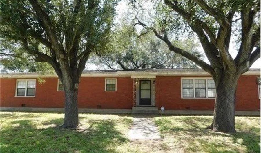 1406 4th St, Agua Dulce, TX 78330 - 3 Beds, 2 Bath