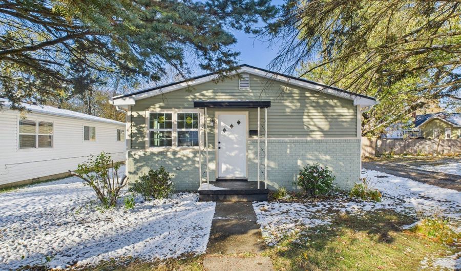 10 W 41st St, Anderson, IN 46013 - 3 Beds, 2 Bath