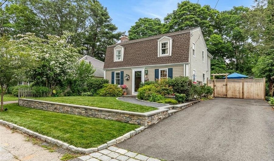 61 Harlem St, East Providence, RI 02916 - 3 Beds, 3 Bath