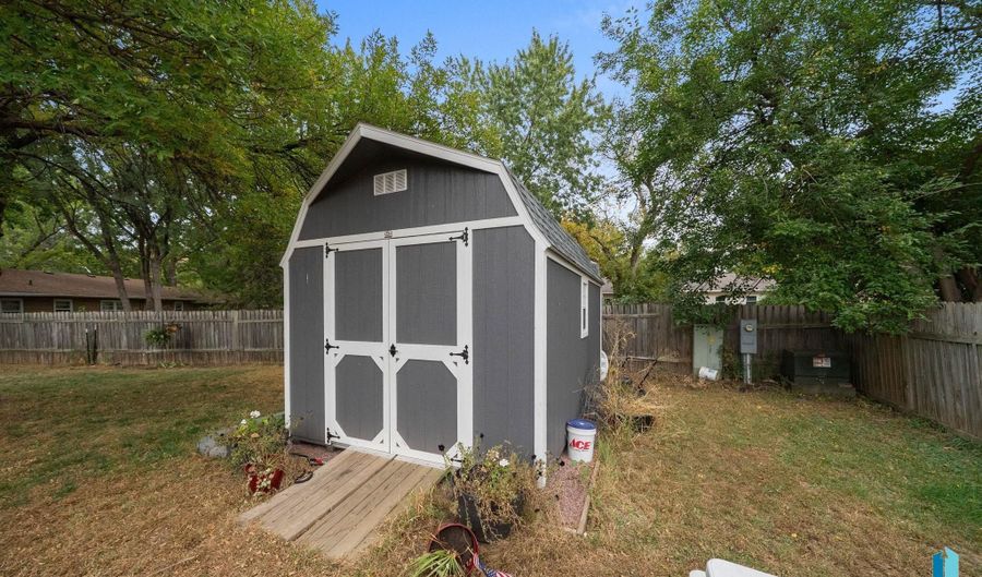 100 S Teton Dr, Brandon, SD 57005 - 5 Beds, 3 Bath