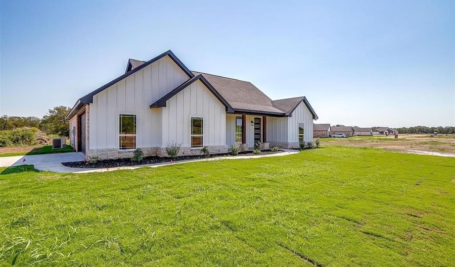 224 Jimmy Ln, Millsap, TX 76066 - 3 Beds, 2 Bath