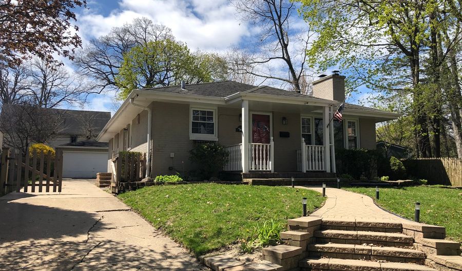 115 E Washington Ave, Lake Bluff, IL 60044 - 3 Beds, 2 Bath