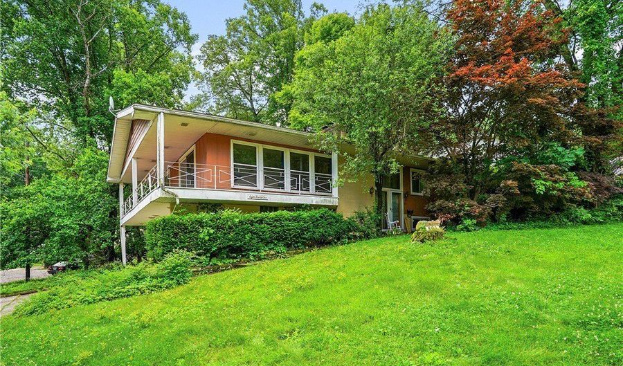 821 Cliffside Dr, Akron, OH 44313 - 4 Beds, 3 Bath