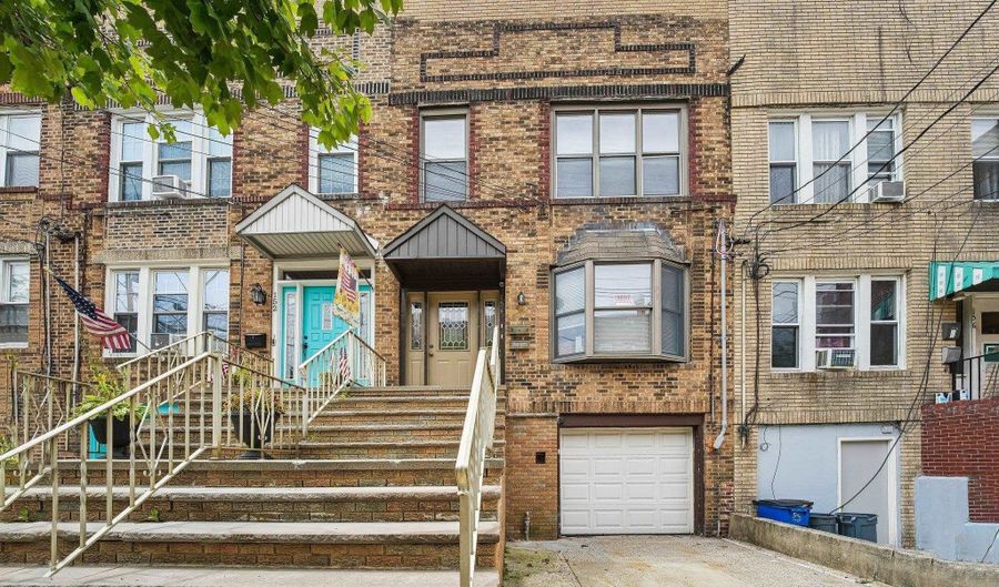 154 W 29TH St 2, Bayonne, NJ 07002 - 3 Beds, 1 Bath