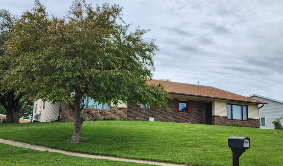 1005 Hillcrest Dr, Anita, IA 50020 - 2 Beds, 1 Bath