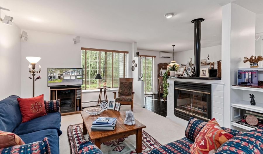 26 Lake Forest Dr, Burlington, VT 05401 - 2 Beds, 2 Bath