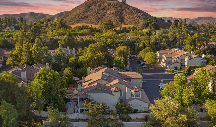 29624 Windsong, Agoura Hills, CA 91301 - 2 Beds, 3 Bath