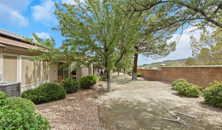2075 Joy View Ln, Henderson, NV 89012 - 2 Beds, 2 Bath