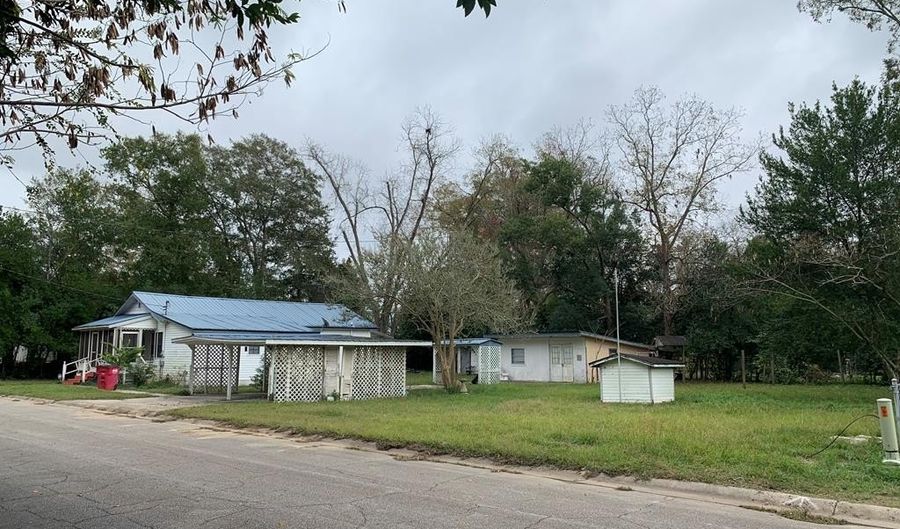 606 W 7th St, Alma, GA 31510 - 3 Beds, 3 Bath