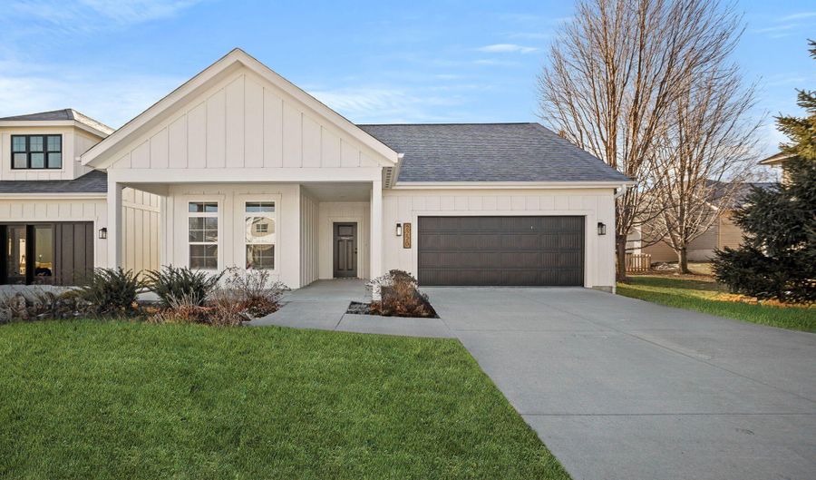 2220 Suncrest Dr, Ames, IA 50014 - 2 Beds, 2 Bath
