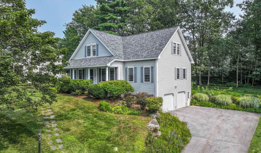 11 Mountain Rd, Bedford, NH 03110 - 3 Beds, 3 Bath