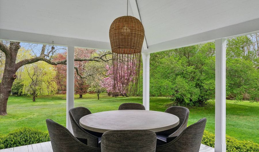 84 Indian Wells Hwy, Amagansett, NY 11930 - 6 Beds, 5 Bath