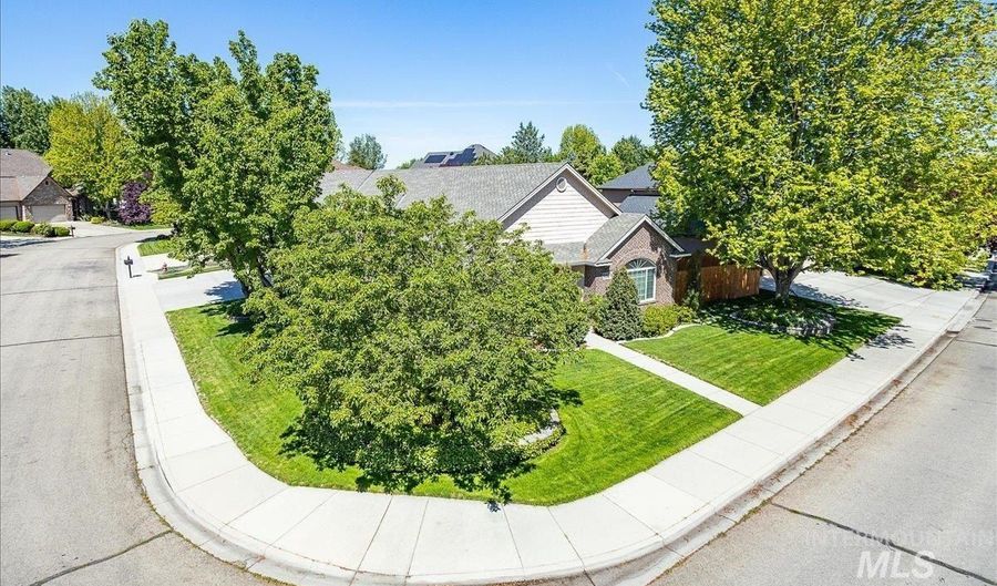 5049 N Brookmeadow Way, Boise, ID 83713 - 4 Beds, 3 Bath