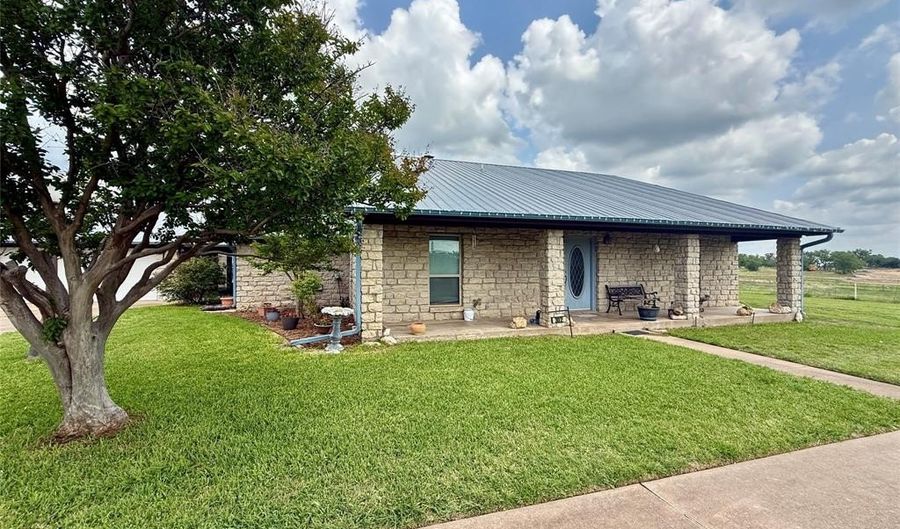 302 A Poplar St, Hico, TX 76457 - 3 Beds, 3 Bath
