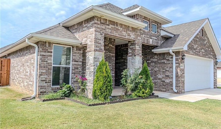 1070 Pink Lady Pl, Bentonville, AR 72712 - 3 Beds, 2 Bath