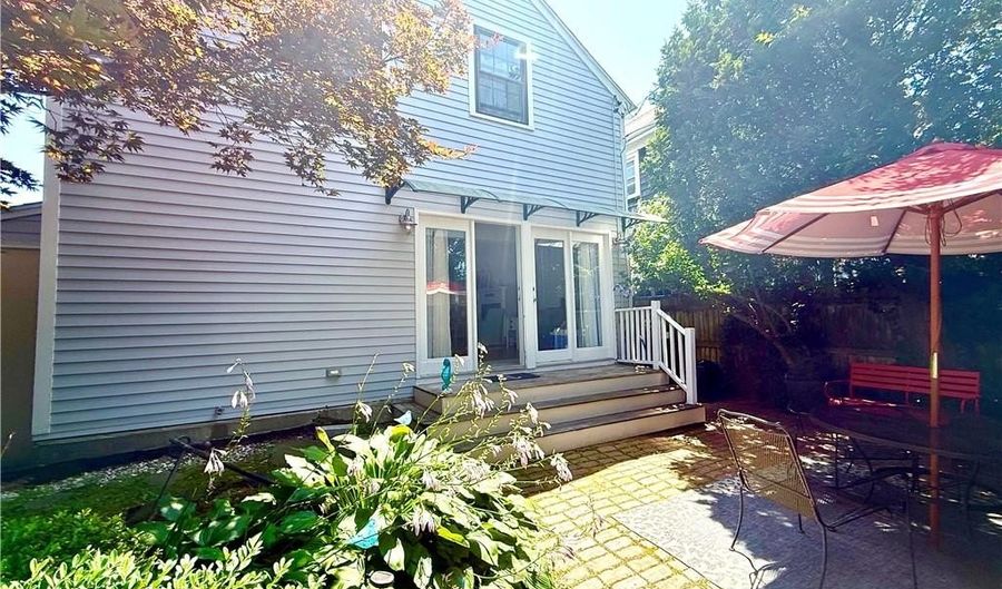 22 Dixon St, Newport, RI 02840 - 3 Beds, 2 Bath