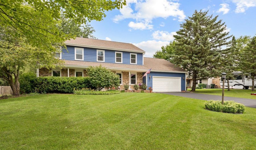 710 Sprucetree Ln, Algonquin, IL 60102 - 4 Beds, 3 Bath