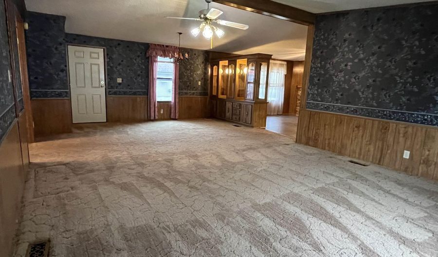 18 12th Ave W, Albia, IA 52531 - 3 Beds, 2 Bath