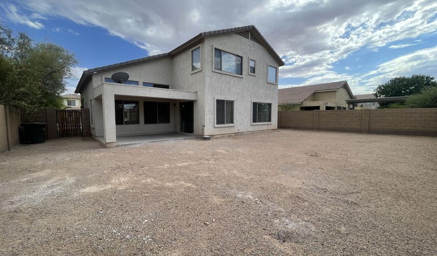 1466 E HOLIDAY Dr, Casa Grande, AZ 85122 - 5 Beds, 3 Bath