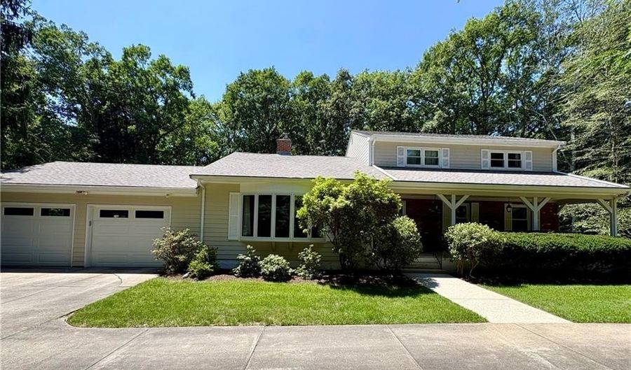 33 MaryAnn Dr, Exeter, RI 02822 - 3 Beds, 3 Bath