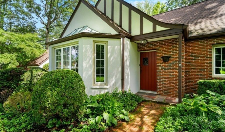 184 Hillside Ave, Bedminster, NJ 07921 - 3 Beds, 2 Bath