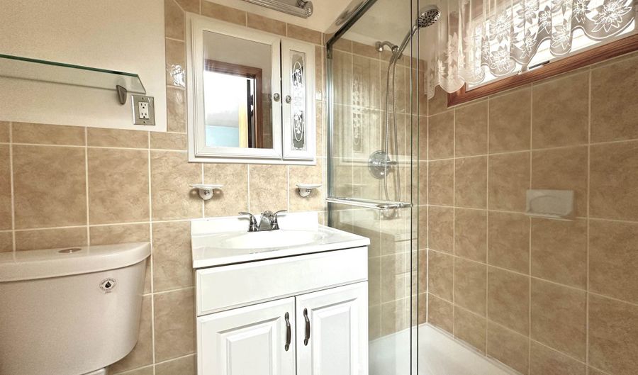 57 ISABELLA Ave, Bayonne, NJ 07002 - 3 Beds, 2 Bath