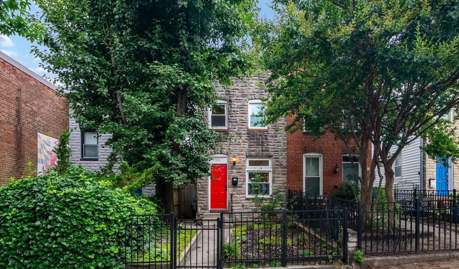 216 S WASHINGTON St, Baltimore, MD 21231 - 2 Beds, 3 Bath