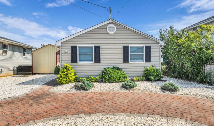 215 Pine Dr, Bayville, NJ 08721 - 2 Beds, 1 Bath
