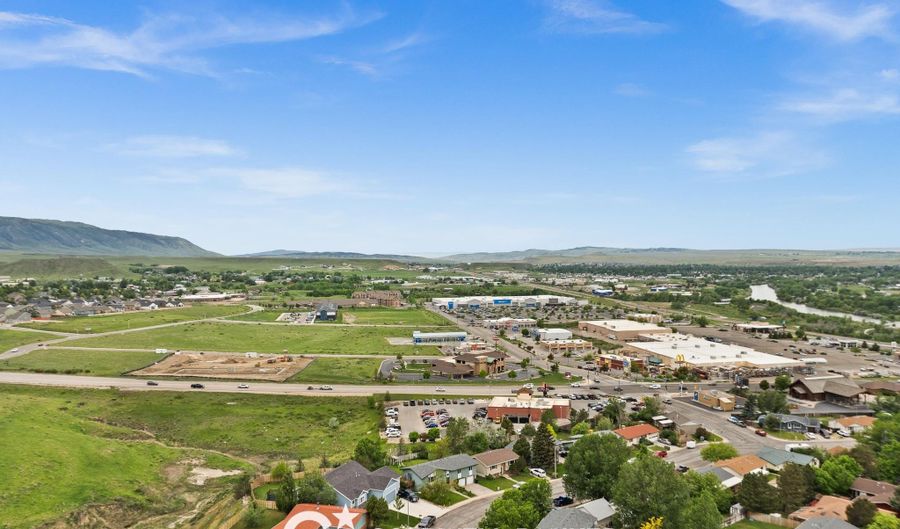 3572 Meadowlark Dr, Casper, WY 82604 - 5 Beds, 3 Bath