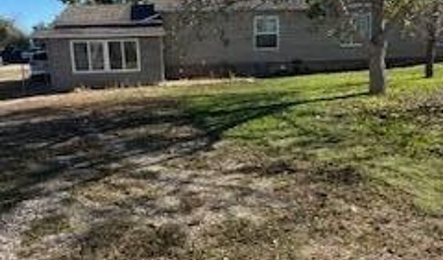9 Valley Rd, Douglas, WY 82633 - 3 Beds, 2 Bath