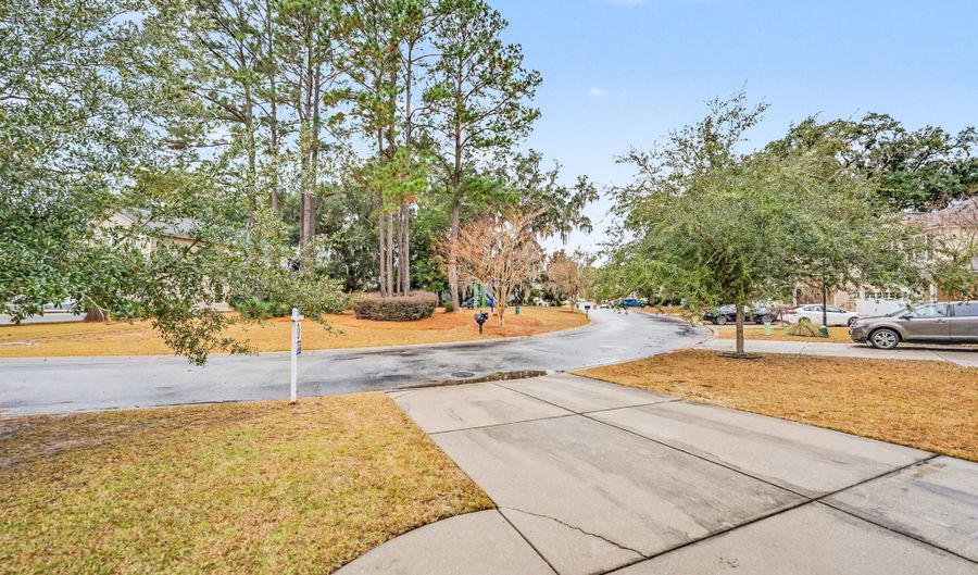 14 Catawba Way, Beaufort, SC 29906 - 5 Beds, 3 Bath