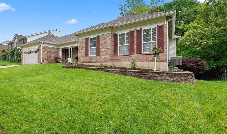 500 Terrington Dr, Ballwin, MO 63021 - 5 Beds, 3 Bath