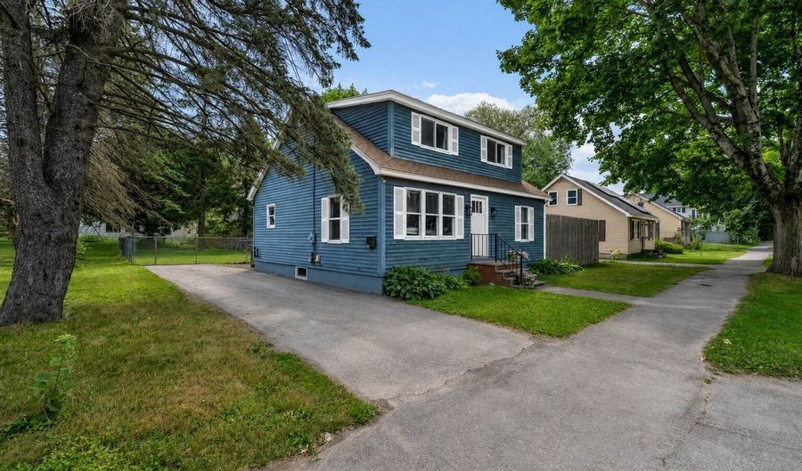 385 Essex St, Bangor, ME 04401 - 3 Beds, 2 Bath