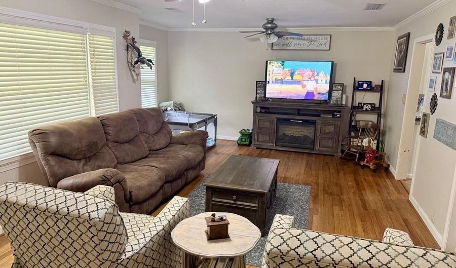 615 Fairmont St, Albertville, AL 35950 - 4 Beds, 3 Bath
