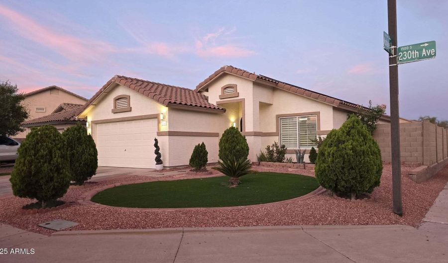 1541 S 230TH Ave, Buckeye, AZ 85326 - 3 Beds, 2 Bath