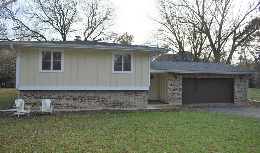 36 W637 Hickory Hollow Dr, Dundee, IL 60118 - 3 Beds, 2 Bath