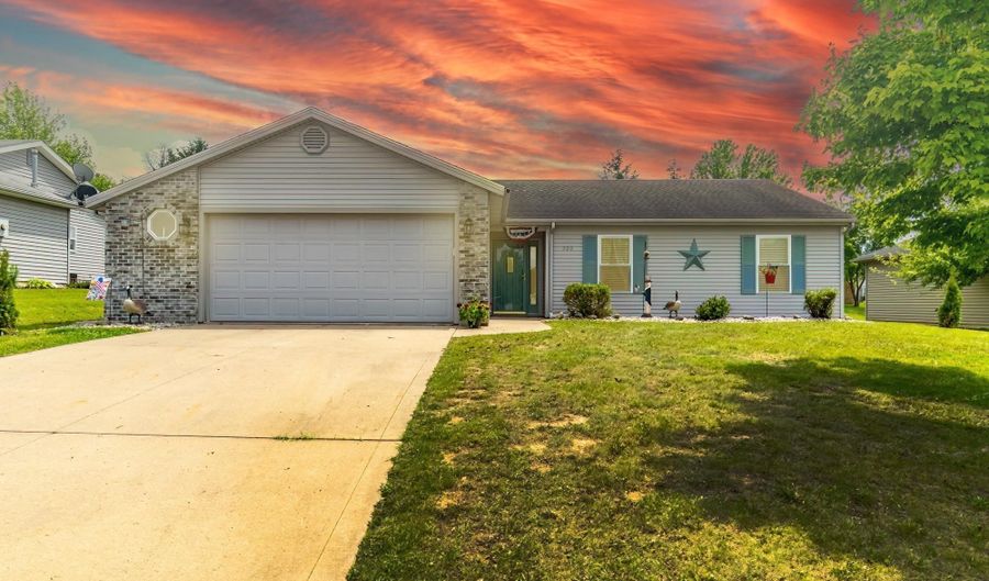 306 Riverview Dr, Albion, IN 46701 - 3 Beds, 2 Bath