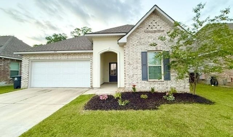 822 Palmetto Point Dr, Baton Rouge, LA 70820 - 3 Beds, 2 Bath