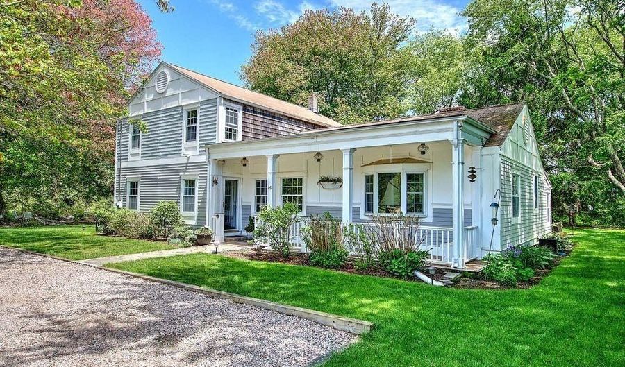 46 Channing Rd, Narragansett, RI 02882 - 4 Beds, 3 Bath