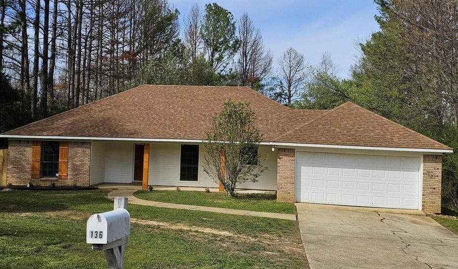 136 Green Forest Dr, Clinton, MS 39056 - 3 Beds, 2 Bath