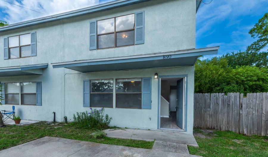 890 HIBISCUS St, Atlantic Beach, FL 32233 - 2 Beds, 2 Bath