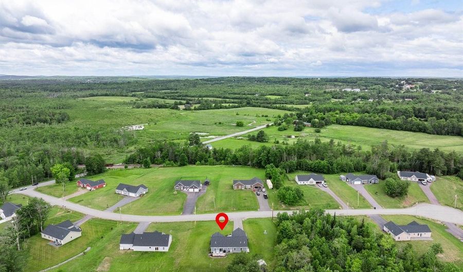 51 Knoll Crest Dr, Bangor, ME 04401 - 3 Beds, 2 Bath