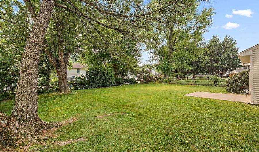 8 SIGNAL HILL Dr, Hockessin, DE 19707 - 3 Beds, 3 Bath